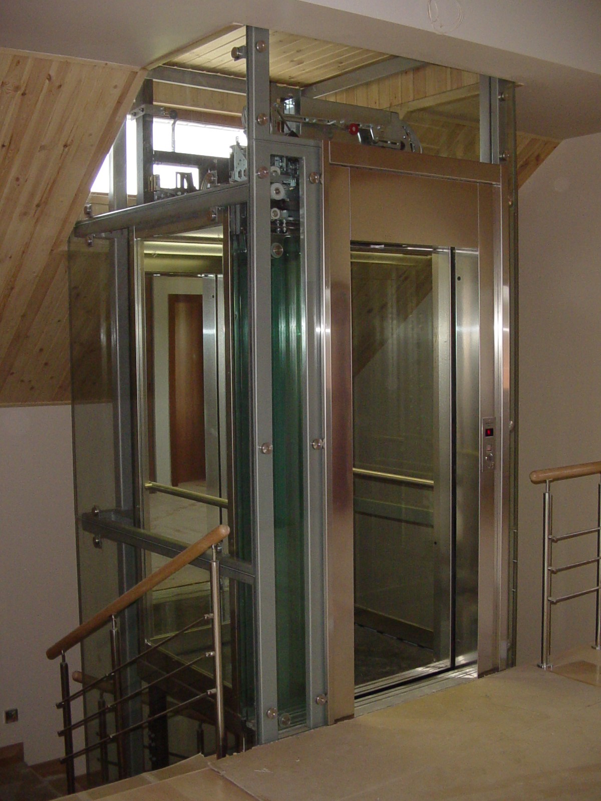 Монтаж лифта Домус Лифт в коттедж